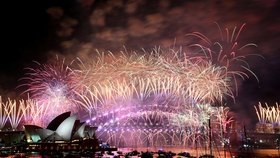 Silvestr 2023: Ohňostroj v australském Sydney (31.12.2023)