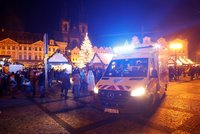 Silvestr v Praze: Napadení policisty! Lidé i přes zákaz v centru odpalovali pyrotechniku