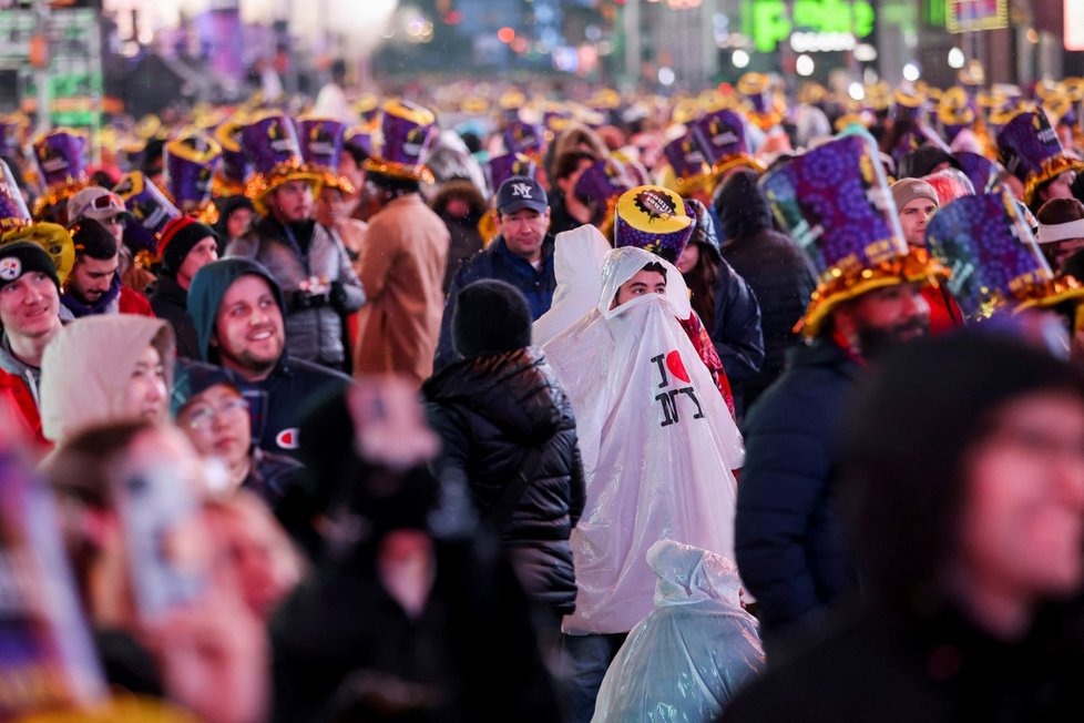 Přípravy na novoroční oslavy v New Yorku.