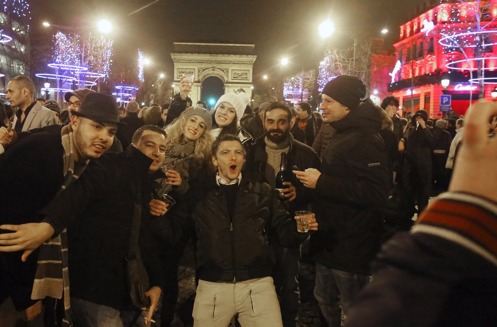 Nový rok slavila i Paříž 