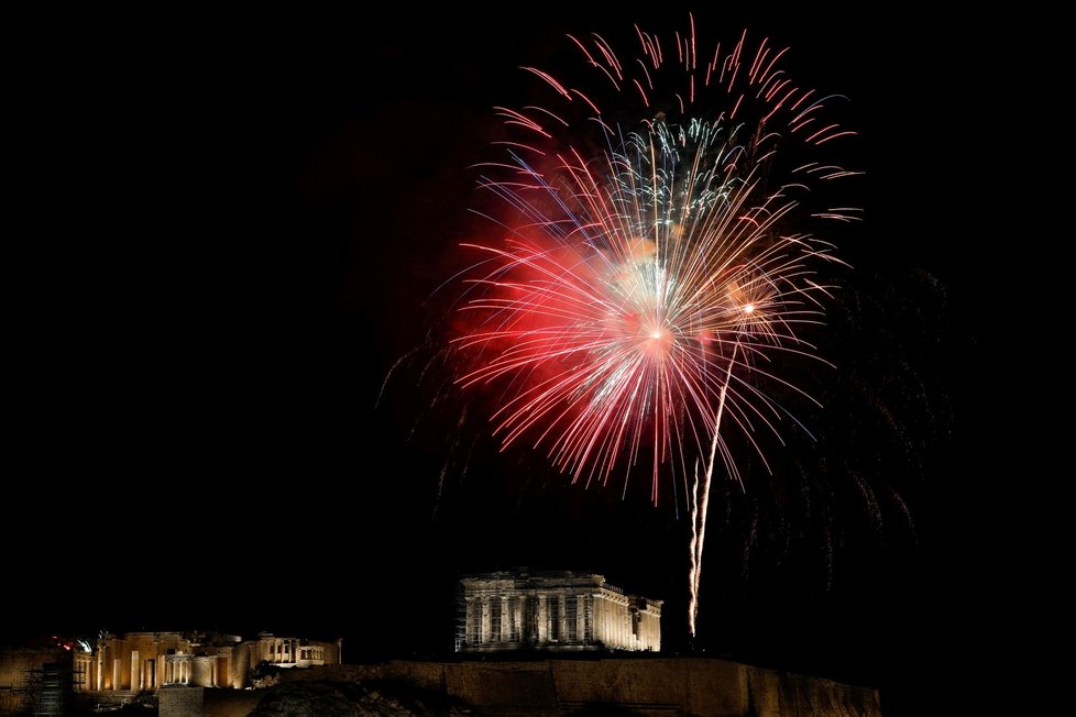 Silvestr 2021: Novoroční ohňostroj v Řecku (31.12.2021)