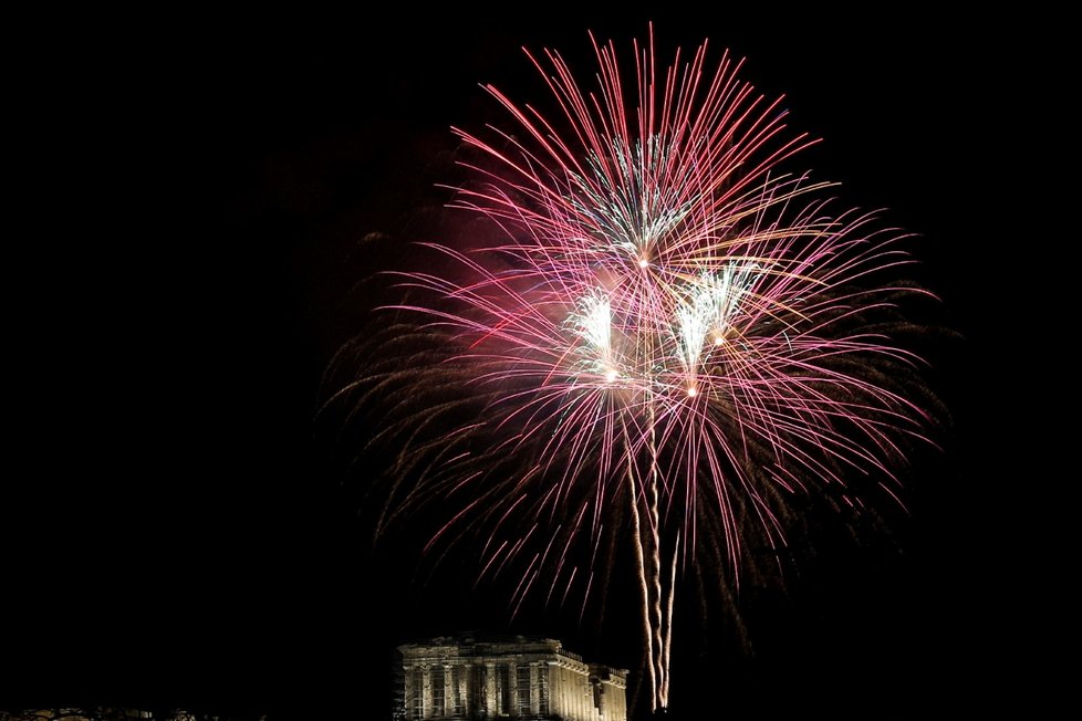 Silvestr 2021: Novoroční ohňostroj v Řecku (31.12.2021)