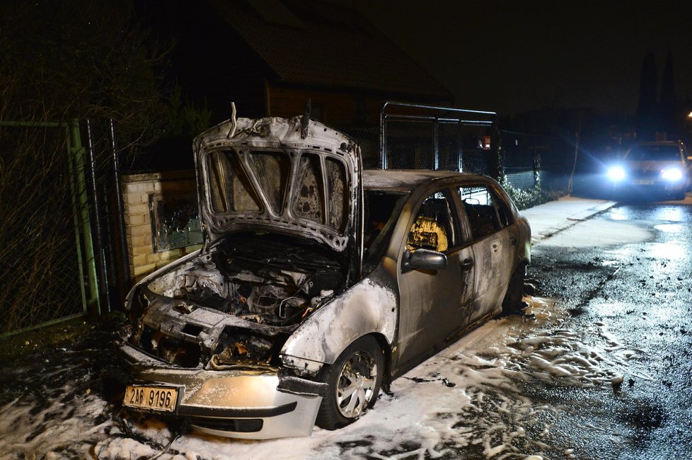 Vyhořelé auto po silvestrovských oslavách