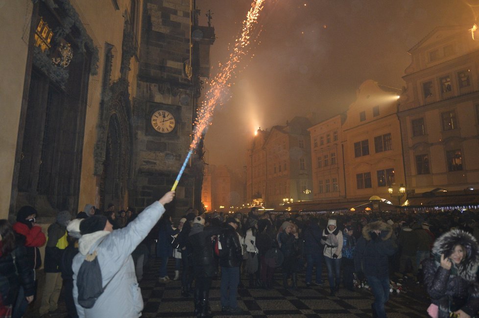 Bujaré oslavy Silvestra se bez zábavní pyrotechniky neobejdou.