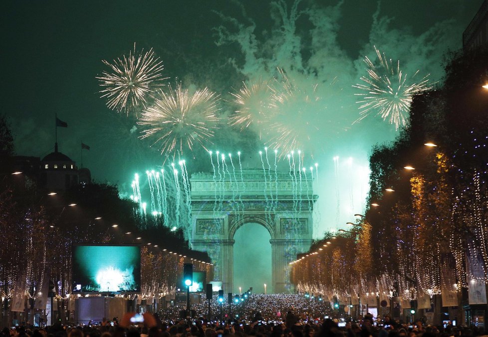 Silvestrovské oslavy v Paříži