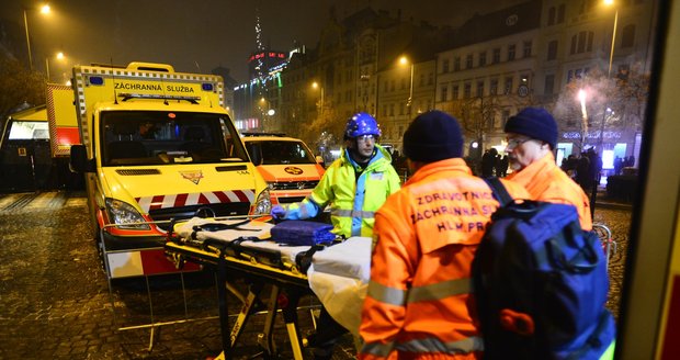 Pražští záchranáři ošetřili v noci z 31. prosince 2016 na 1. ledna 2017 128 osob.