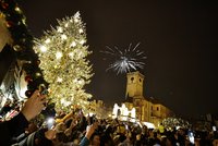 Silvestr v centru Prahy: Pád ze skály, devět zadržených kvůli potyčkám