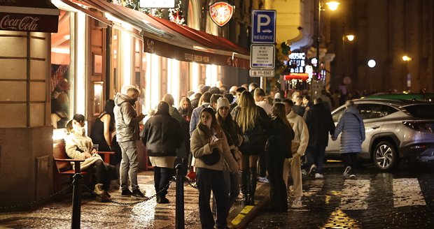 Takhle se na Staroměstském náměstí slavil příchod nového roku 2024.