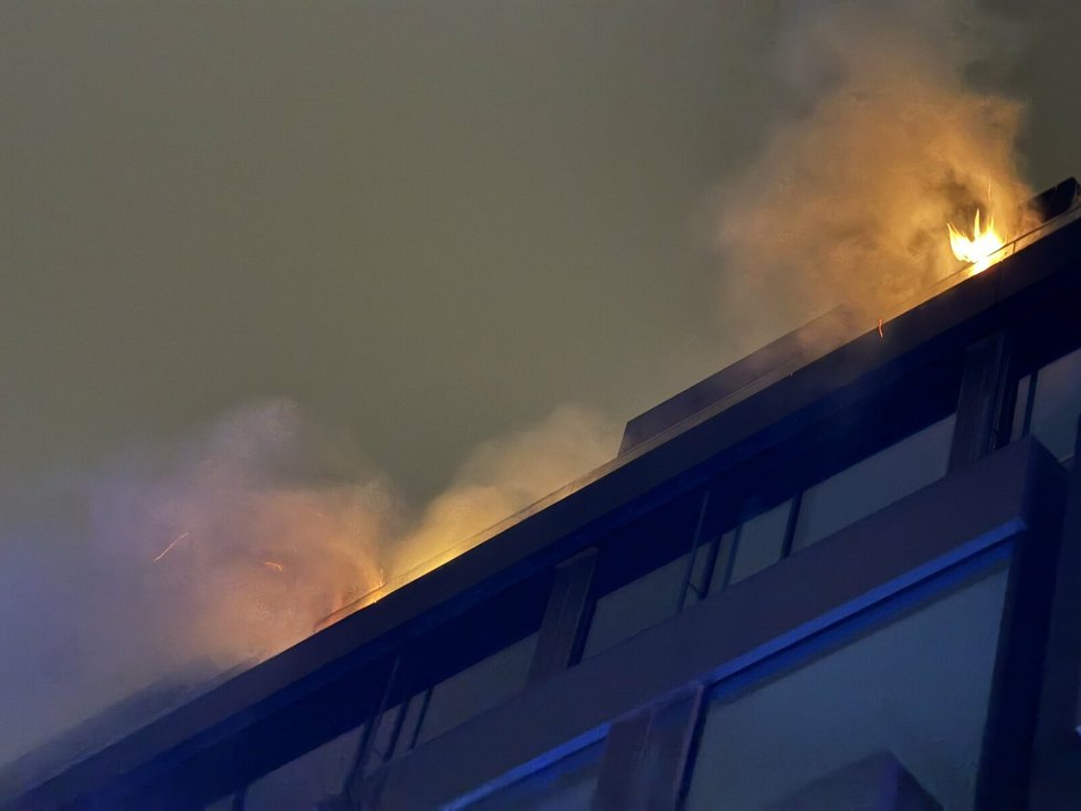 První minuty roku 2024 vyjížděli pražští hasiči do ulice Nekázanka, kde došlo k požáru balkonu. (1. leden 2024)