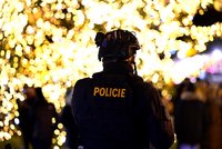 Praha plná turistů! Před silvestrovskými oslavami centrum ovládli cizinci