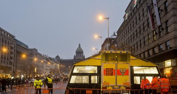 Česko, třes se: Začaly oslavy Silvestra! Záchranáři hlásí první zraněné...