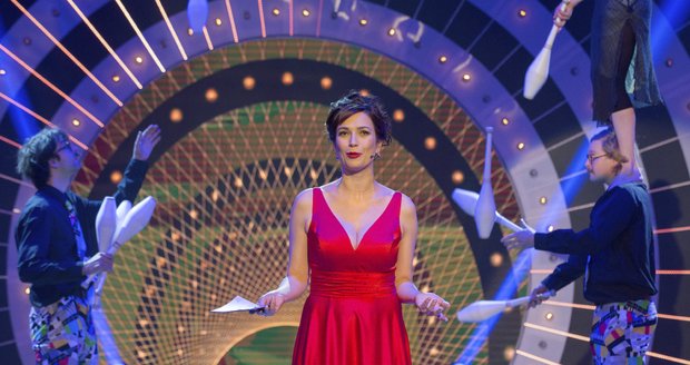 Večerem plným hvězd na ČT1 provede herečka Tereza Kostková.