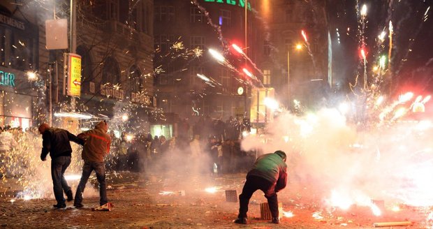 Pyrotechnika z Česka v Rakousku zabíjela a trhala končetiny: Jeden muž zemřel, další přišel o ruku