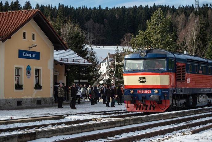 Nádraží v Kubově Huti je nejvýše položenou železniční stanicí v Česku. Nádraží v Kubově Huti je nejvýše položenou železniční stanicí v Česku.