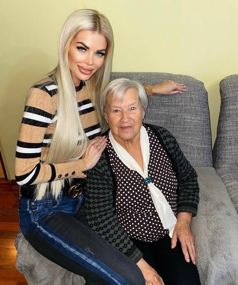 Silvia Kucherenko s babičkou (†100)