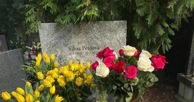 Příbuzní a blízcí si připomněli památku Silvie Petöové, která před rokem zemřela na rakovinu.