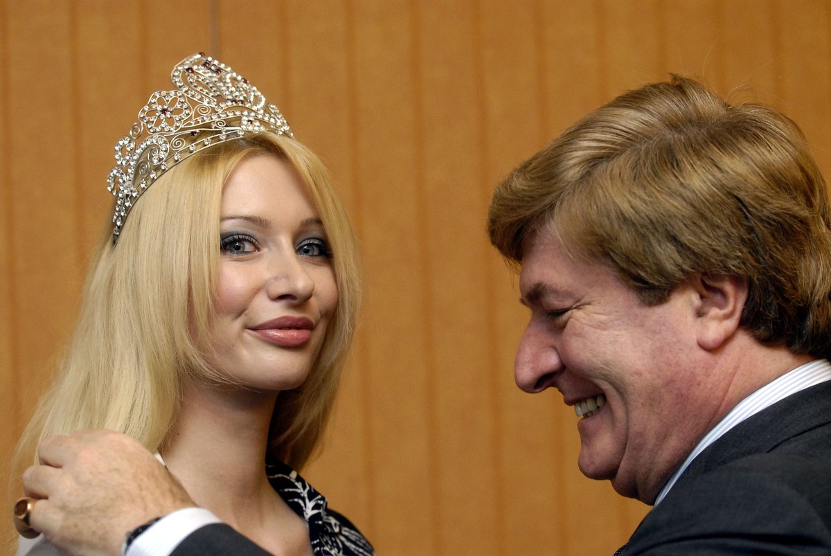 Silvie Kováčová s organizátorem soutěže Miss Evropské unie .