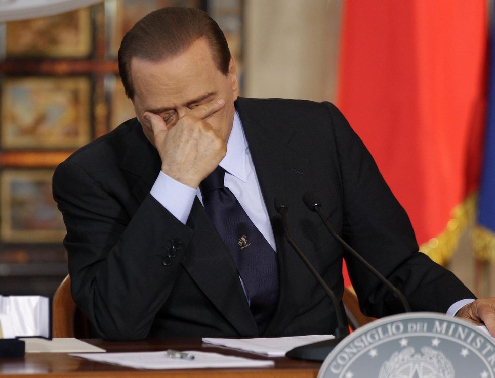 Silvio Berlusconi čelí velkému sexuálnímu skandálu