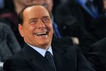 Silvio Berlusconi má důvod k radosti. I když ho odsoudili za uplácení, do vězení nepůjde.