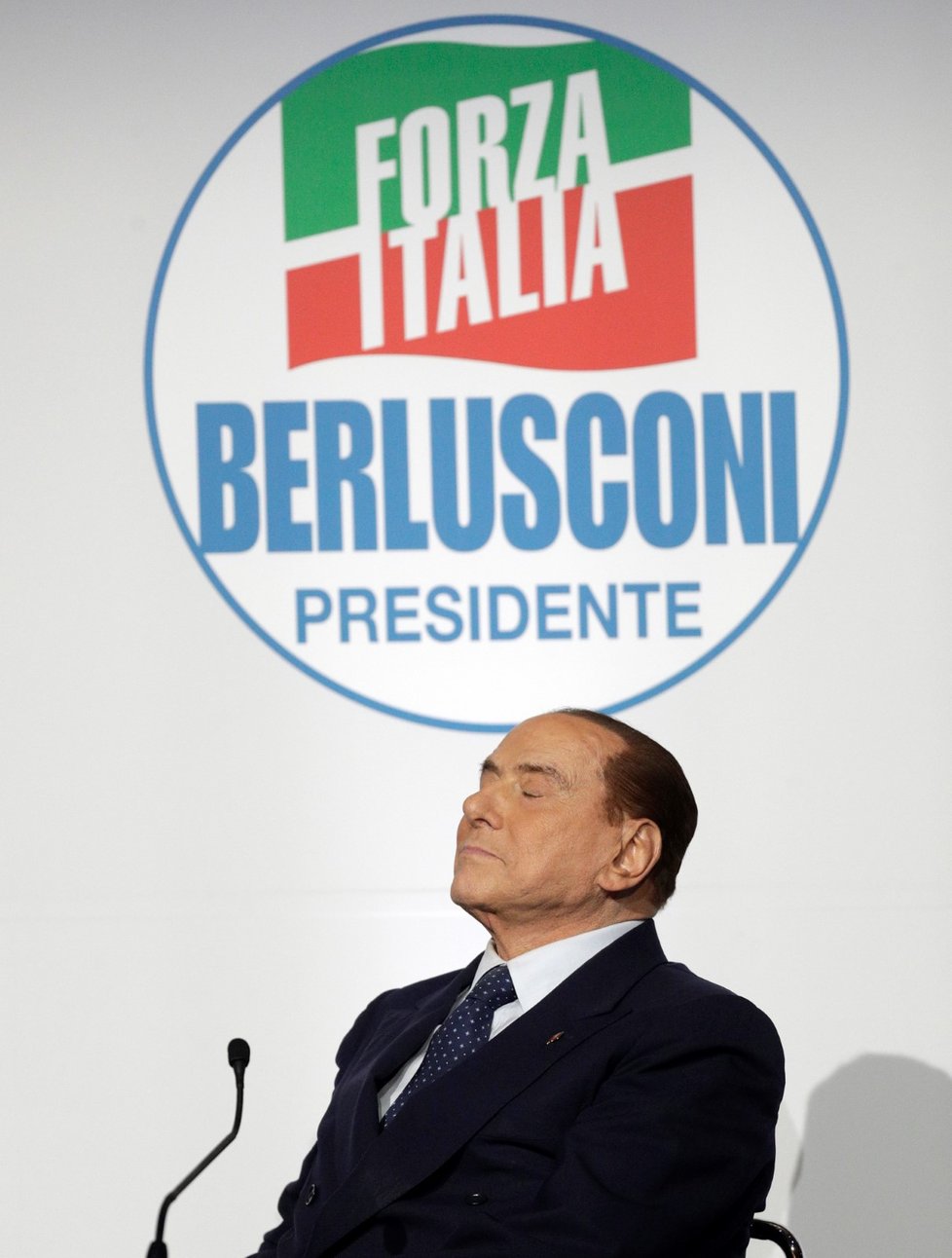 Silvio Berlusconi na mítinku před volbami v Itálii