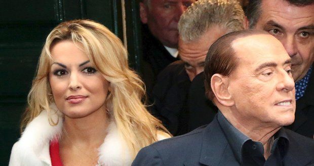 Berlusconi (81) řeší problém v rodině své snoubenky (32): Její otec podpořil konkurenci