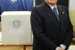 V nedávných parlamentních volbách získal Berlusconi navzdory skandálům nečekaně velkou podporu