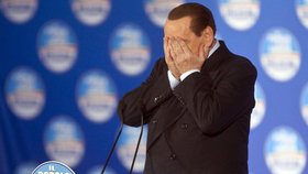 Silvio Berluconi bude možná vyloučen z parlamentu
