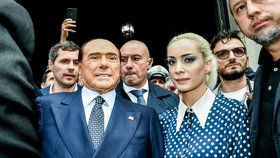 Silvio Berlusconi a Marta Fascinaová