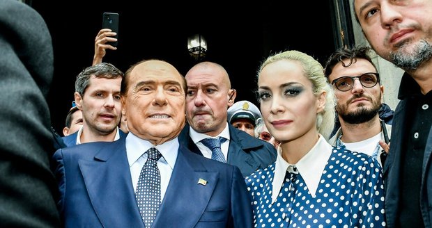 Dědictví po Berlusconim: Milence a gangsterovi odkázal miliardy! Děti mají kontrolu nad impériem