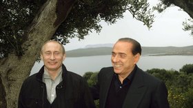 Silvio Berlusconi ve své vile pohostil i Vladimira Putina.