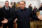 Berlusconi u italských voleb v Miláně.