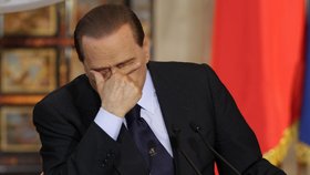 Silvio Berlusconi čelí velkému sexuálnímu skandálu.