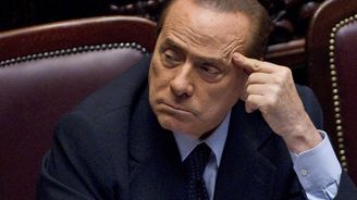 Berlusconiho Mediaset prodělává. Jeho šéf si snížil plat o dvacet milonů