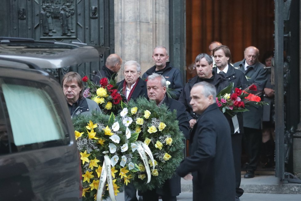 Pohřeb herce Milana Šimáčka (†56)