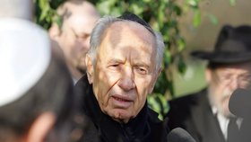 Izraelský exprezident Peres prodělal mrtvici a byl hospitalizován.