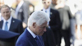 Americký exprezident Bill Clinton se přijel rozloučit s Šimonem Peresem.