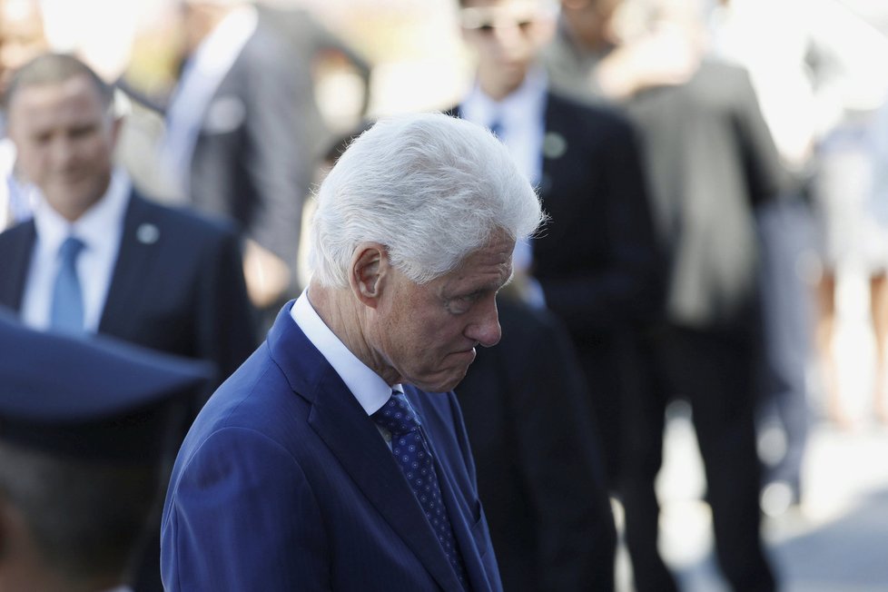 Americký exprezident Bill Clinton se přijel rozloučit s Šimonem Peresem.