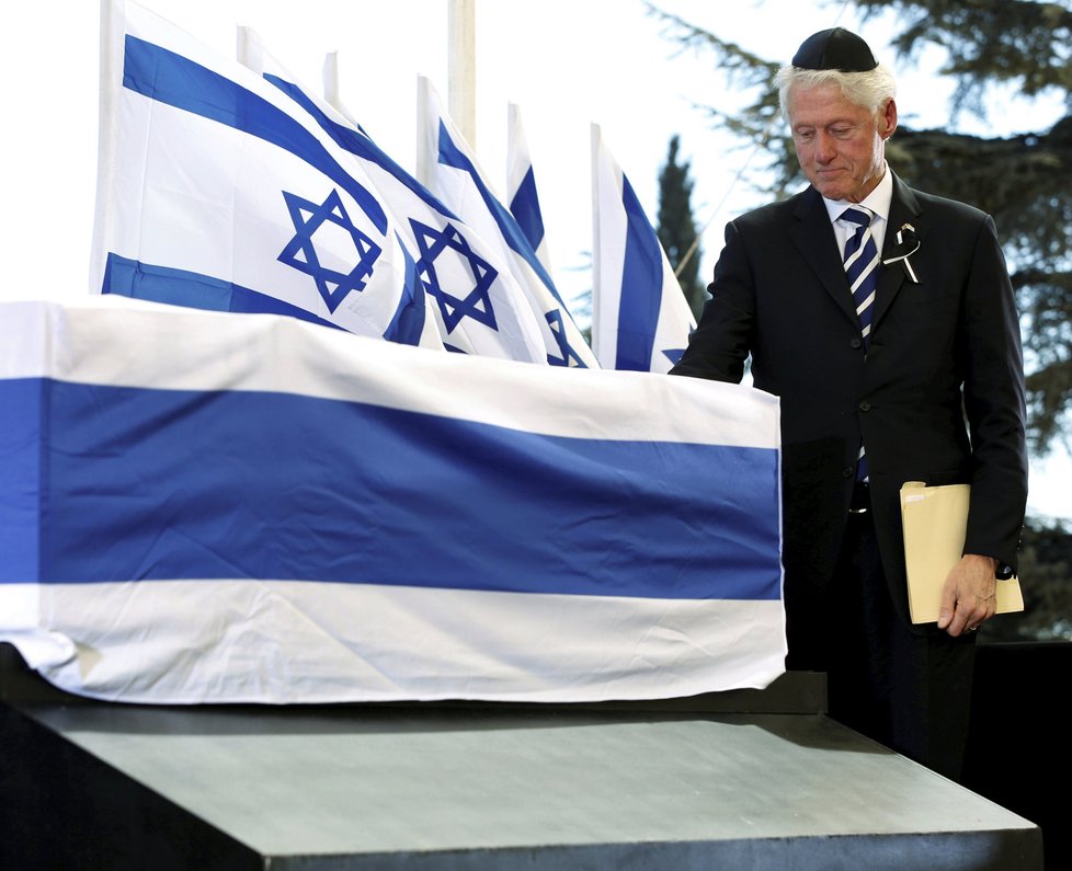 Bývalý americký prezident Bill Clinton na pohřbu Šimona Perese