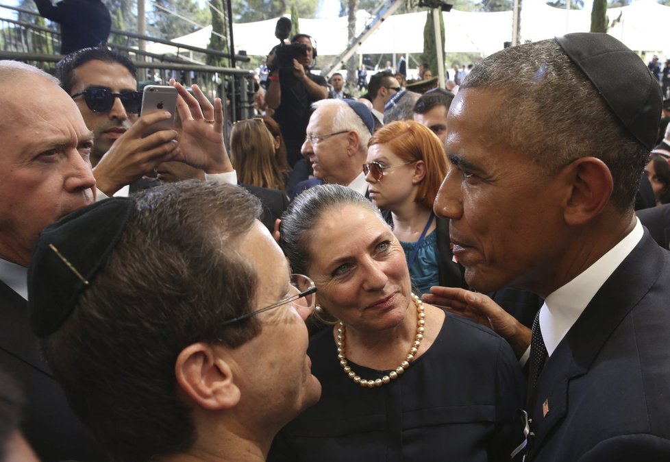 Americký prezident Barack Obama mezi pozůstalými