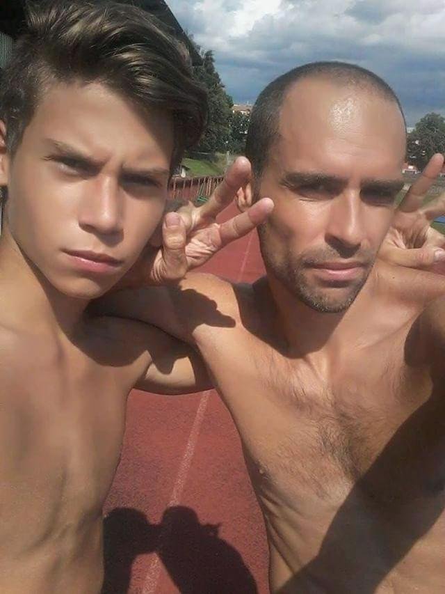 Fitness trenér má syna profesionálního atleta.