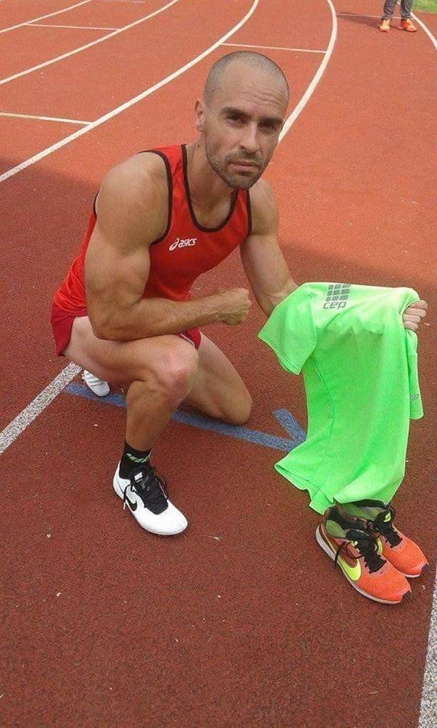 Jan je vicemistr ČR v běhu na 400 metrů ve veteránské kategorii.