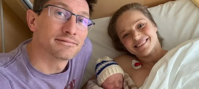 Vítej na světě Maxi! Do rodiny bývalé plavkyně Simony Baumrtové, nyní Rushton, přibyl syn Max