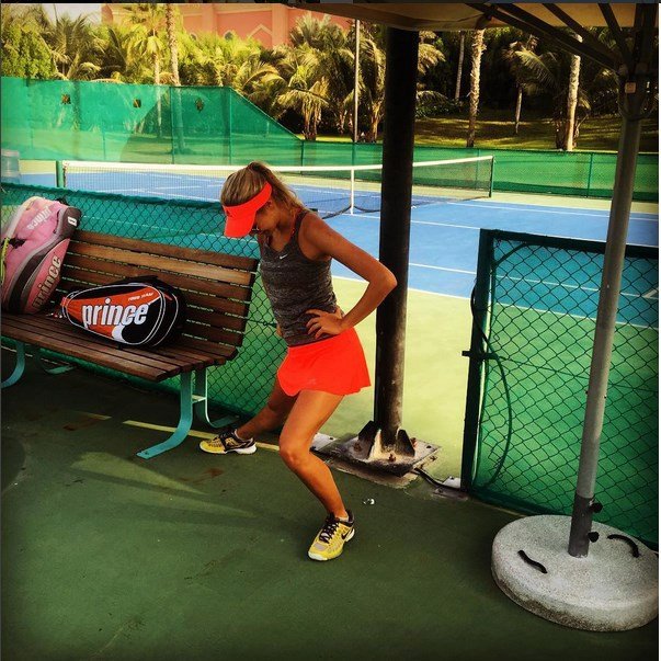 Simona Dvořáková vyučuje tenis.