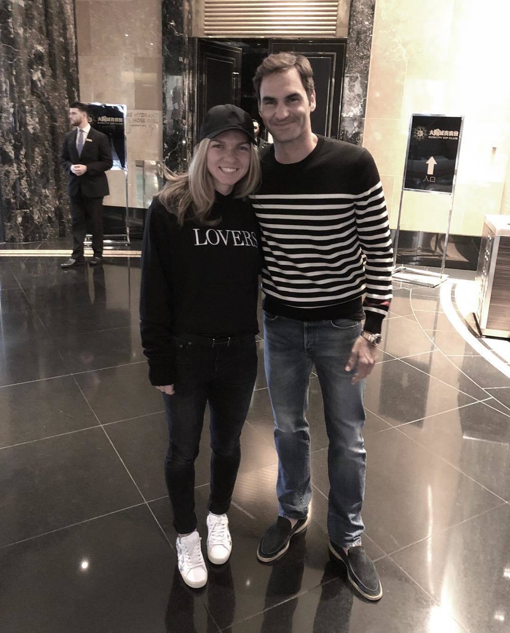 Tenistka Simona Halepová s Rogerem Federerem