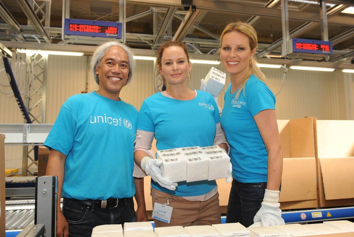 Pro nadaci Unicef celý den pracovaly ve skladech.