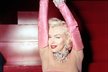 V těhle růžových šatech Marylin Monroe zpívala píseň Diamonds Are A Girls Best Friend v roce 1953. a