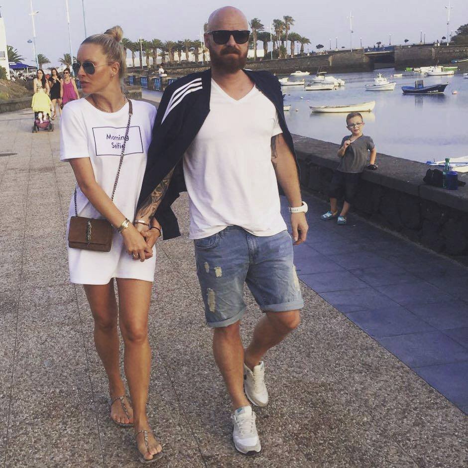 Simona Krainová tráví dovolenou na Lanzarote s manželem a dětmi.