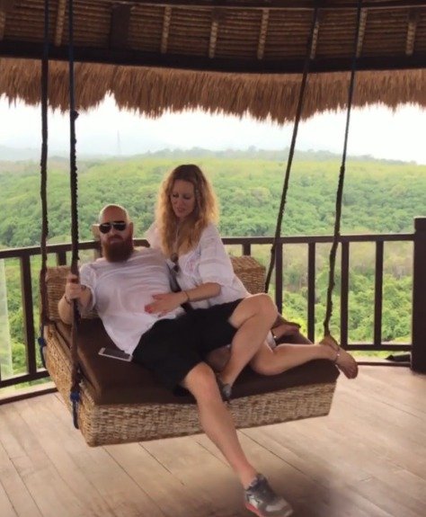 Simona Krainová s Karlem Vágnerem na dovolené na Bali.