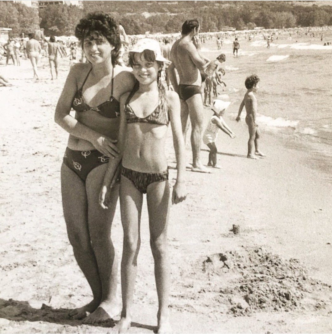 Simona Krainová s maminkou v dětství