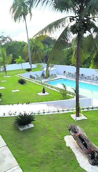 Luxusní zahrada u jejího sídla v Dominikáně.